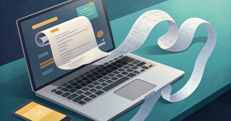 Ordinateur portable d'où sort un long ticket de caisse qui s'enroule sur le bureau